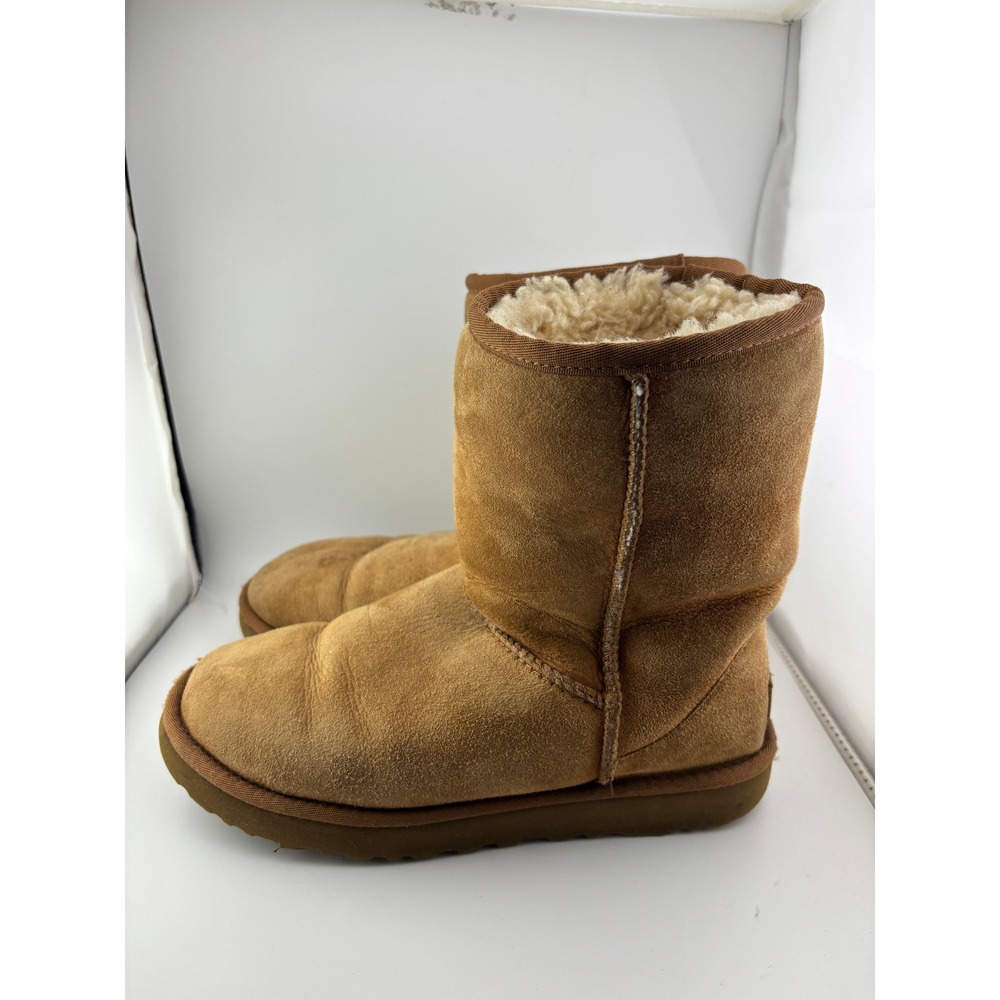 UGG Classic Short II Chestnut Suede Sheepskin Boots 1016223 Womens 8